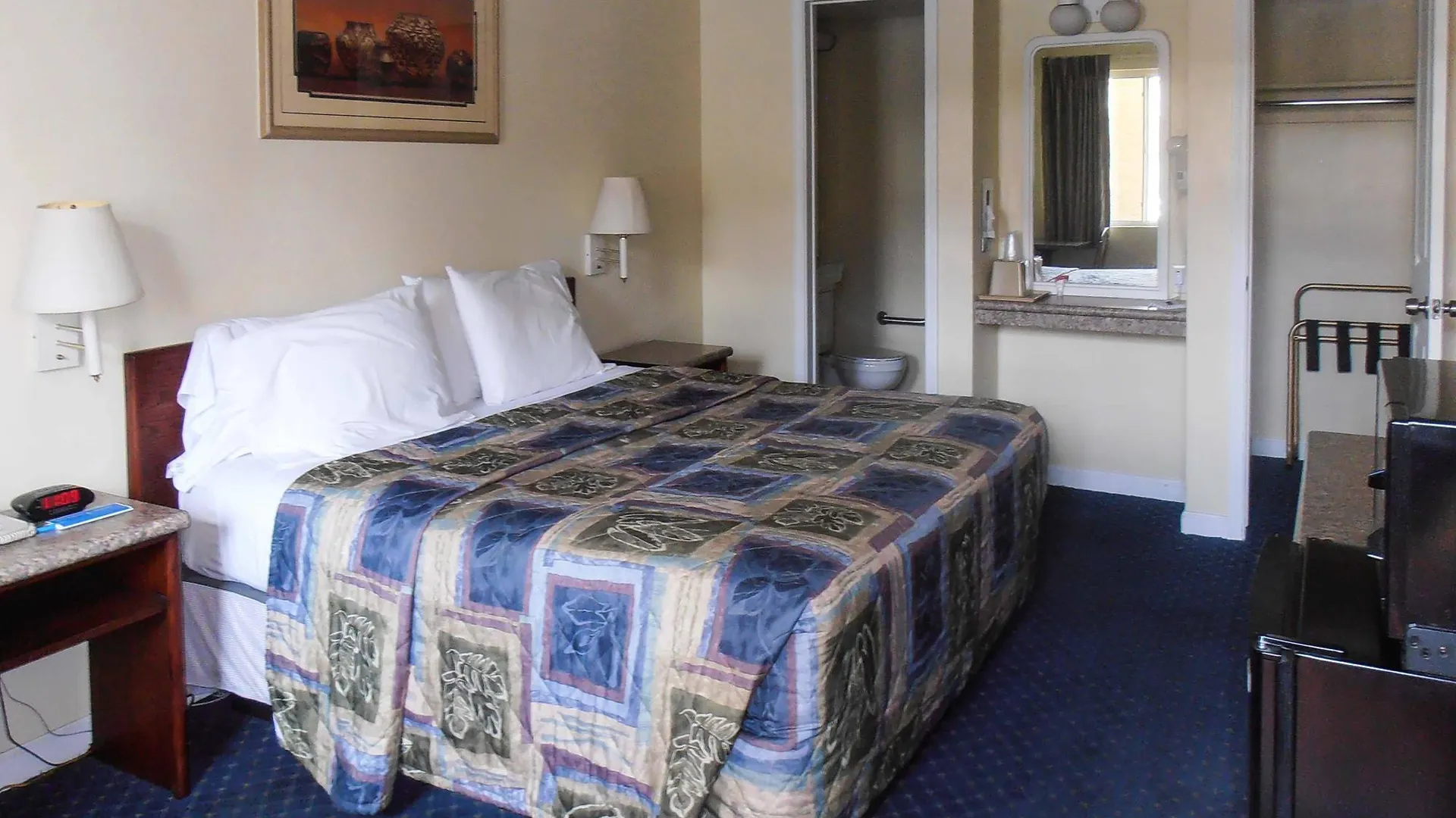 **  Central Phoenix Hotel United States