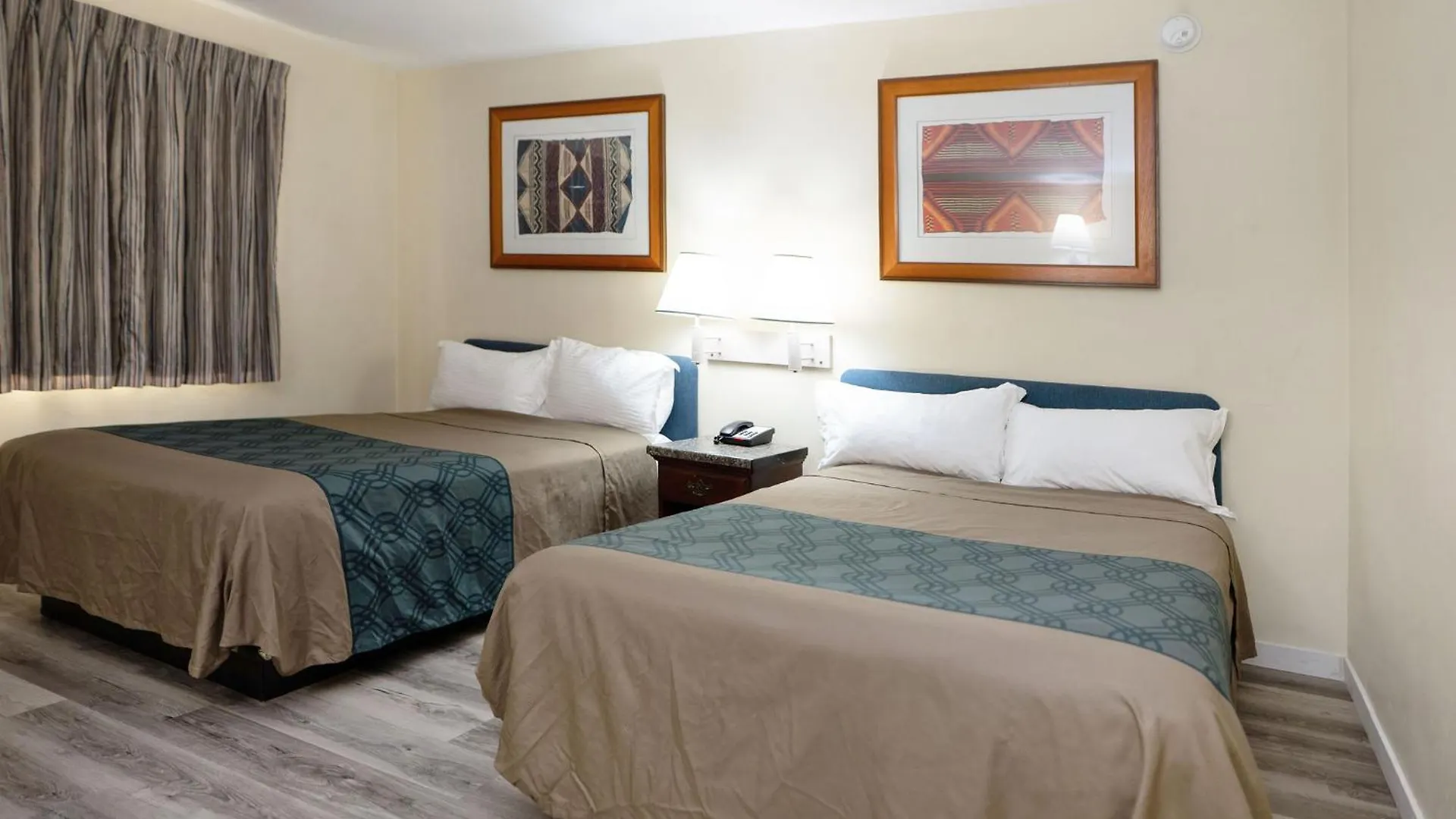 Central Phoenix Hotel