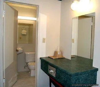 Central Phoenix Hotel 2*,