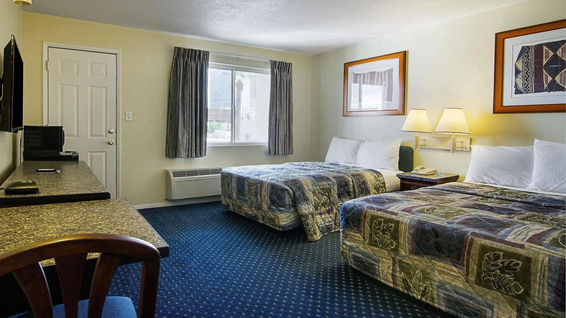 Central Phoenix Hotel